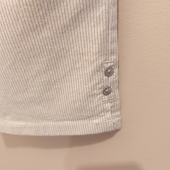 3 for $25- Gloria Vanderbilt Cream Capris, Size 14 - Picture 9 of 16